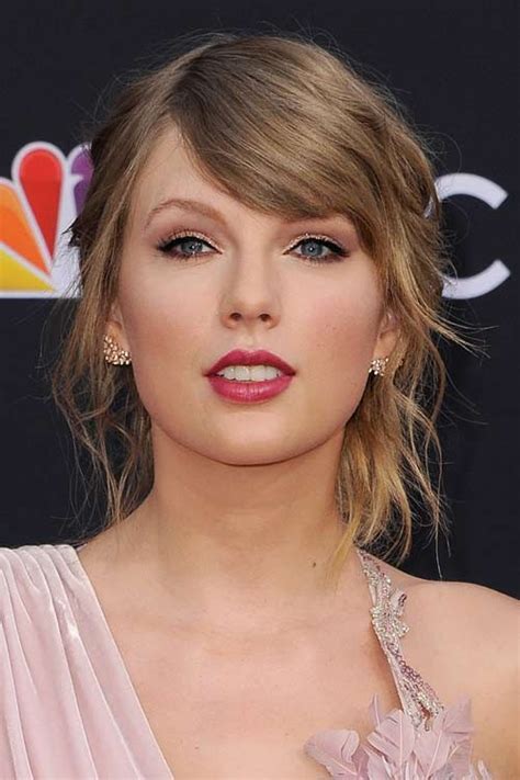 Taylor Swifts Hairstyles And Hair Colors Steal Her Style