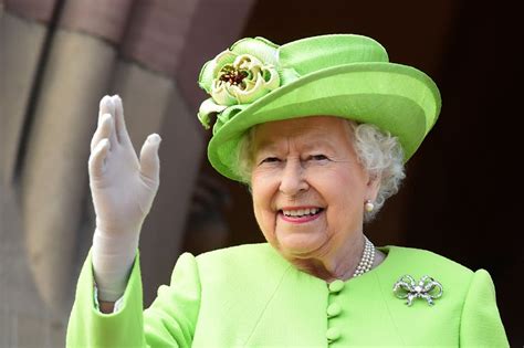 Queen Returns To Buckingham Palace Despite London Becoming Epicentre Of