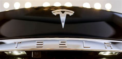 Tesla Becomes Most Valuable Us Carmaker Daily Sabah