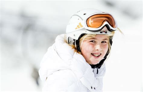 Prinses amalia door de jaren heen. Prinses Amalia kiest middelbare school