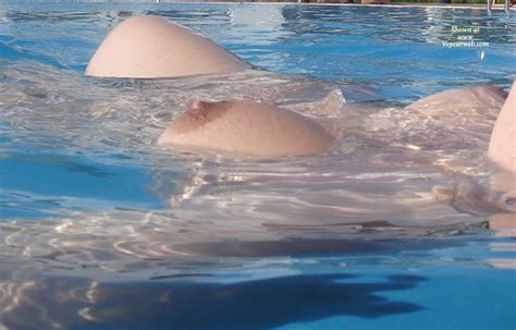 Huge Tits Float - Big Tits Float In Pool Porn Videos | CLOUDY GIRL PICS