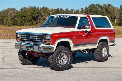 We Can All Agree That This 86 Bronco Rules Two Tone Tuesday Ford