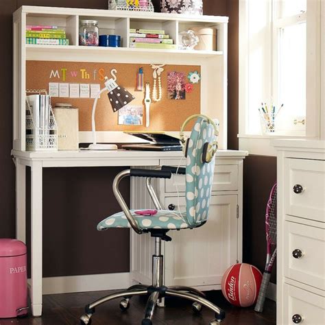 Además, seguro que les gusta saber que sus muebles son de diseño ecológico y buenos para nosotros y para el planeta. Mesas de escritorio para el dormitorio del adolescente
