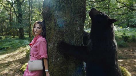 Медведь под кайфом обзор черной комедии о медведе на кокаине от Элизабет Бэнкс рецензия на