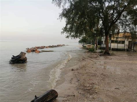 Peningkatan paras air laut berkenaan boleh menyebabkan beberapa tempat di sekitar pesisir pantai termasuk kawasan rendah berisiko dilanda banjir. Fenomena Air Pasang Besar di daerah Kuala Selangor, 18 ...