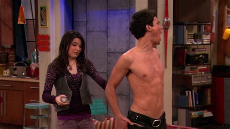 Auscaps Drew Roy Shirtless In Icarly Idate A Bad Boy Ii