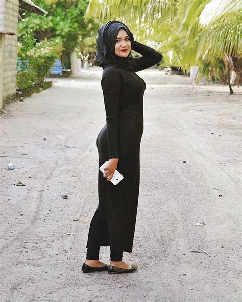 Gambar Mungkin Berisi 1 Orang Berdiri Dan Luar Ruangan Gadis Berjilbab Hijab Chic Mode Wanita
