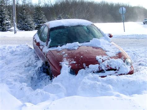 How To Survive A Blizzard If Your Car Gets Stuck In Snow Ice Or Mud