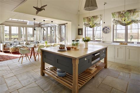The link between kitchen, dining and living room premises is searched to be as fluid and flexible as possible in. How to plan an open plan kitchen - Open plan kitchen ideas ...