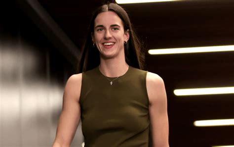 Caitlin Clarks Pregame Outfit Goes Viral As She Shoots For First Wnba