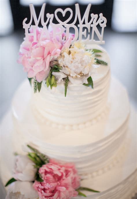 With wedding cake ideas from modern to floral and everything in the amazing thing about wedding cakes, and even cupcakes if you prefer, is how incredibly versatile they are. Wedding Cake Ideas: Small One-, Two-, and Three-Tier Cakes ...