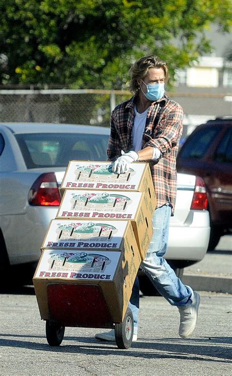 This is a fan account dedicated to the talented brad pitt and is not affiliated with him in any way. Brad Pitt Has Volunteered To Hand Out Groceries To Low ...