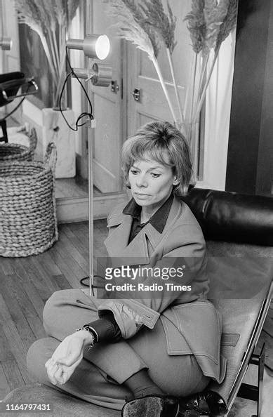 Actress Jill Bennett Posing For A Photo Shoot At Her Home April 26th News Photo Getty Images