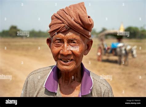Burmese Horse And Cart Taxi Driver Hi Res Stock Photography And Images