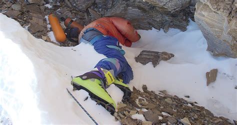 Dead body of marko lihteneker. The Bodies Of Dead Climbers On Mount Everest Are Serving ...