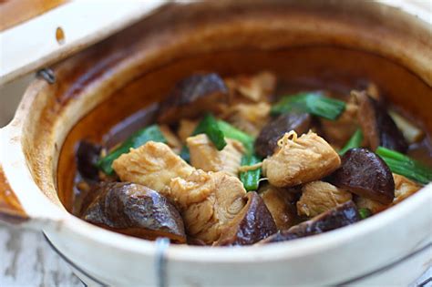 Cooking this in a claypot over hot fire is deliberate. Clay Pot Chicken with Mushroom | Easy Delicious Recipes