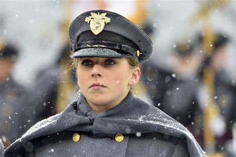 Жінки в армії як проходить призов і служба в Україні та інших країнах Chasnews