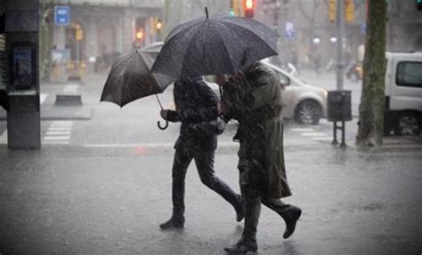 La lluvia es uno de los fenómenos naturales más comunes. Cosas que no debes hacer si tienes una herida en el pie ...
