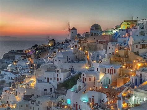 Santorini today, looks like a painting (part of travel topic : Greece