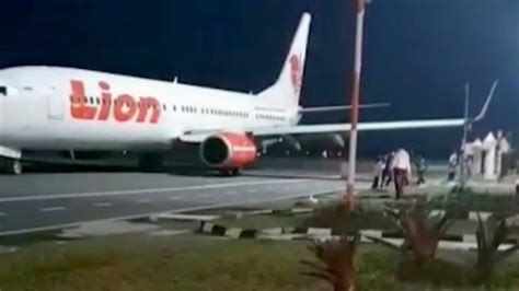 Week After Lion Air Plane Crash Leaves 189 Dead Another Aircraft