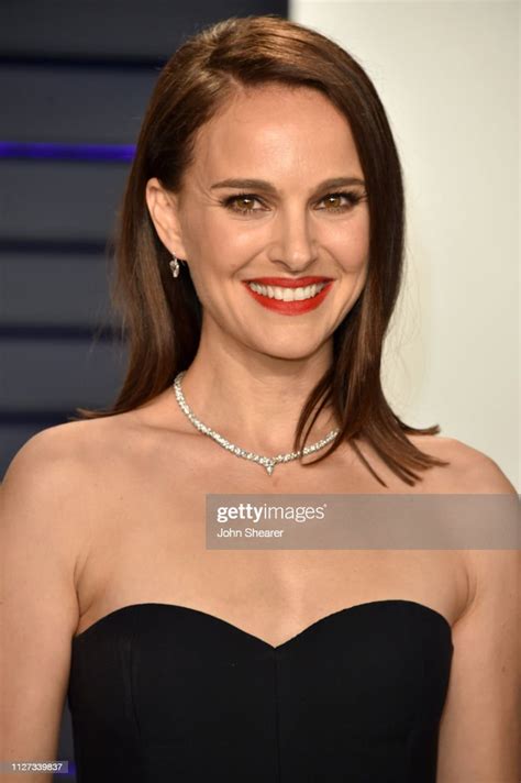 Natalie Portman Attends The 2019 Vanity Fair Oscar Party Hosted By