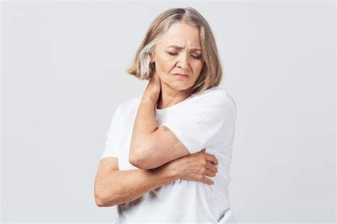 5 Common Causes Of Pain Under Your Shoulder Blade