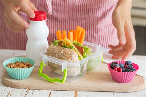 Healthy Drink Can Pack a Punch in Preschooler's Lunch - UConn Today