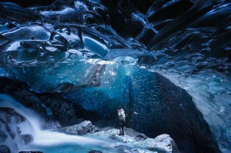 9 Unbelievable Photographs Of Ice Caves In Iceland Icel