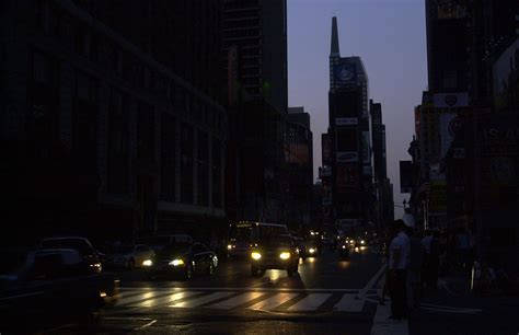 Photos Of The 2003 Blackout When The Northeast Went Dark History