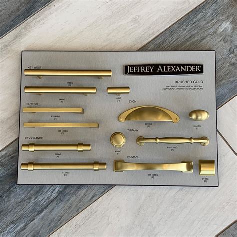 We adore these 32 kitchen cabinet hardware ideas and we hope you can find inspiration from them. Yes!!! 😍 Are you a fan of the brushed gold? What color hardware do you have on your cabinets ...