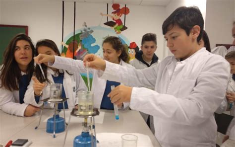 Prácticas De Laboratorio Colegio Montealbir