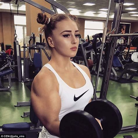 Julia Vins Deadlifts Kg In Video Footage Daily Mail Online
