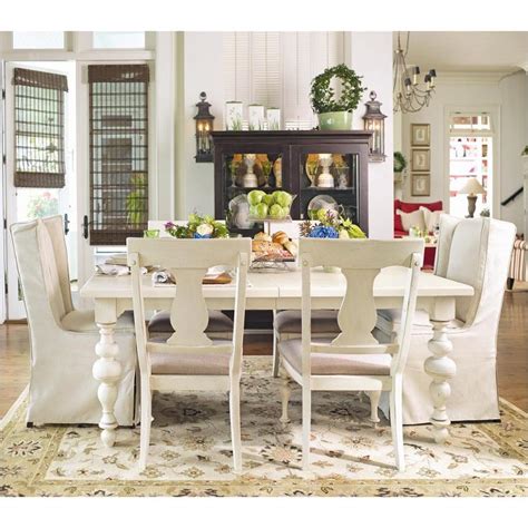 A night of luxury and extravagance awaits you when you bring home this beautiful collection from the paula deen dining room collection. 996653 Universal Furniture Paulas Table - Linen
