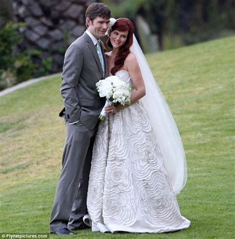 What A Beautiful Bride Sara Rue Looks Radiant In Her Wedding Dress As