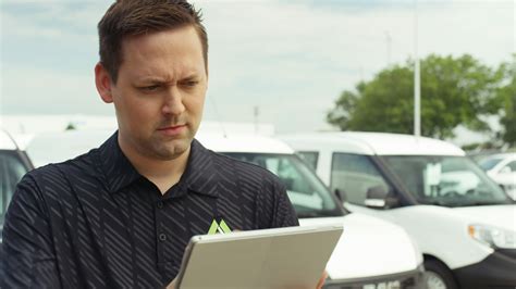 Commercial Fleet of Vehicles: When to Buy, Sell, or Trade