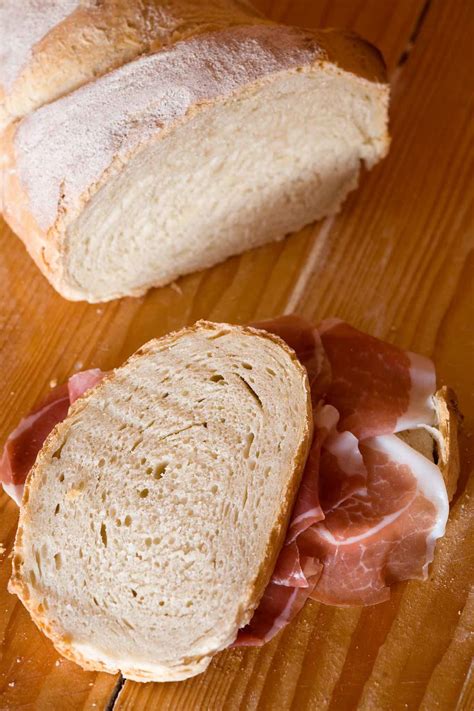 Cosa fare invece con il lievito madre avanzato? Pane fatto in casa: la ricetta perfetta con il lievito madre