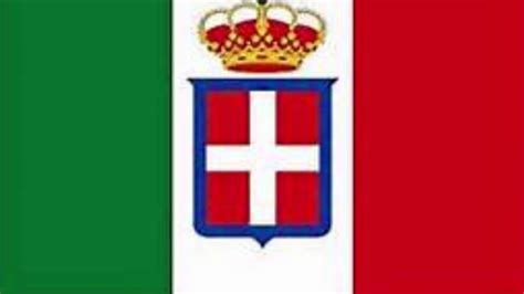 The wash action is set to prevent large items from tangling or wadding up into a ball. What Does The Italian Flag Mean? - YouTube