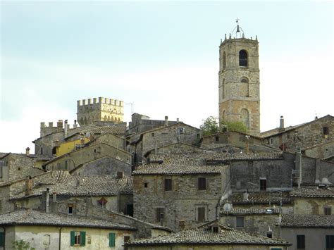 La struttura è posizionata a 6 km dal centro di san casciano dei bagni e a 65 km dall'aeroporto baccarini. Visit of San Casciano dei Bagni | Borghi Italia Tour Network