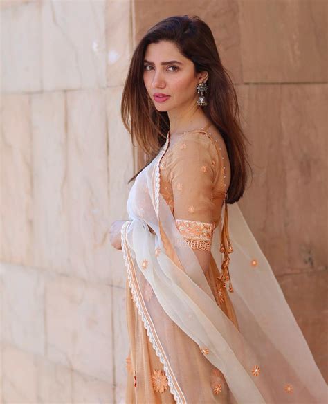 Mahira Khan Is Looking Stunning In Her Latest Shoot Reviewitpk