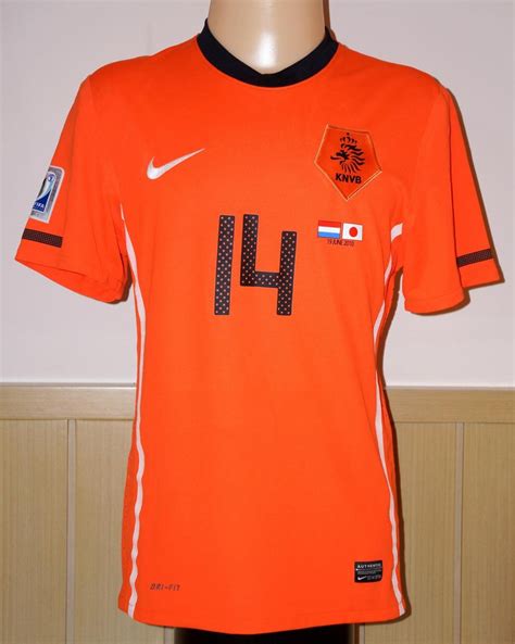 Buy the new holland football shirts including shorts, socks and training kit. Netherlands Home football shirt 2010 - 2012.
