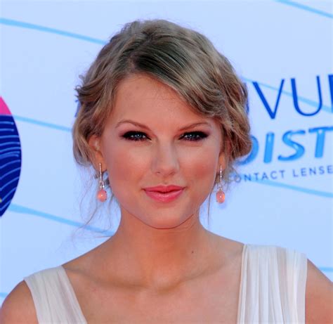 Taylor Swift Pictures Taylor Swift At The 2012 Teen Choice Awards In