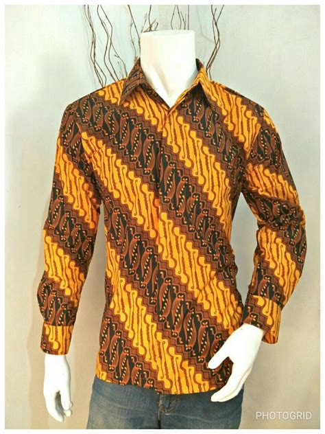 Baju kurung terbahagi kepada dua iaitu baju kurung lelaki dan baju kurung perempuan. 18+ Ide Populer Model Kemeja Pria Batik Kombinasi