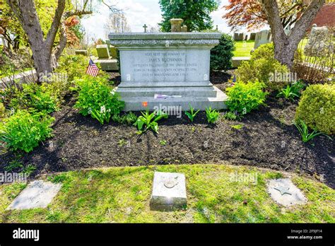 Lancaster Pa Usa April 18 2021 Gravesite Of James Buchanan The