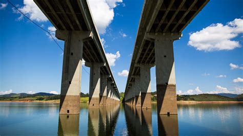 Перевод слова bridges, американское и британское произношение, транскрипция, словосочетания, однокоренные слова, примеры использования. Dangerous bridges: 100,000 are at least 65 years old and ...