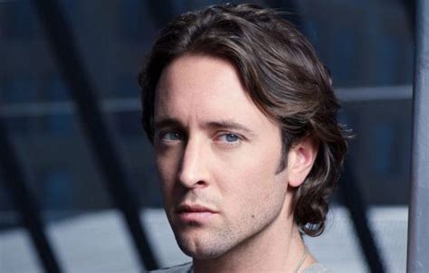 Alex Oloughlin Biography With Personal Life Married And Affair