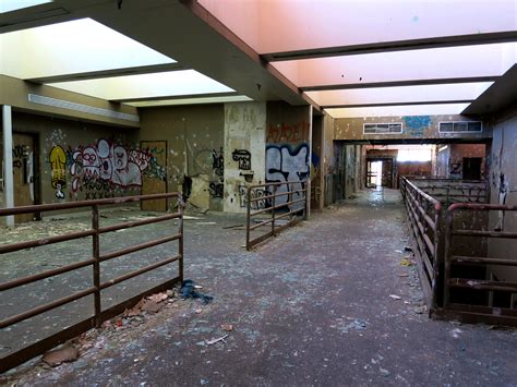 Abandoned Hospital Lobby In Victorville Ca 2800x2100 Oc R