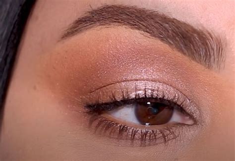 How To Fix Patchy Eyeshadow Tips For Getting Perfect Eye Makeup Upstyle