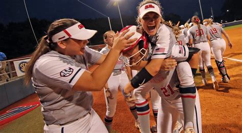 Mississippis Walk Off Home Run Lifts Rebels Past No 5 Georgia