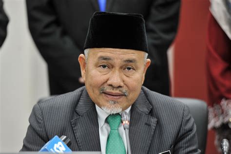 Tidak dapt dinafikan masalah politik merupakan isu pengurusan air yang besar sekali di negeri selangor. Operasi kilang haram antara punca masalah air di Selangor ...