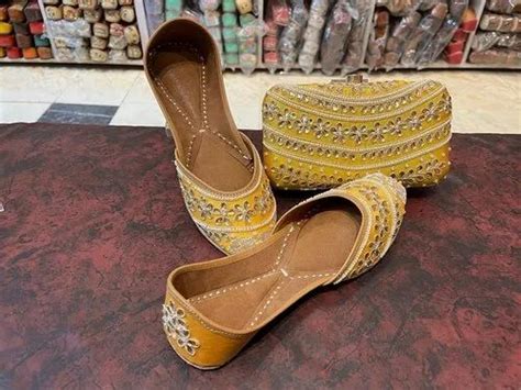 Women Embroidery Beautifull Handwork Punjabi Jutti With Clutch Size 36 To 41 At Rs 1299 Pair